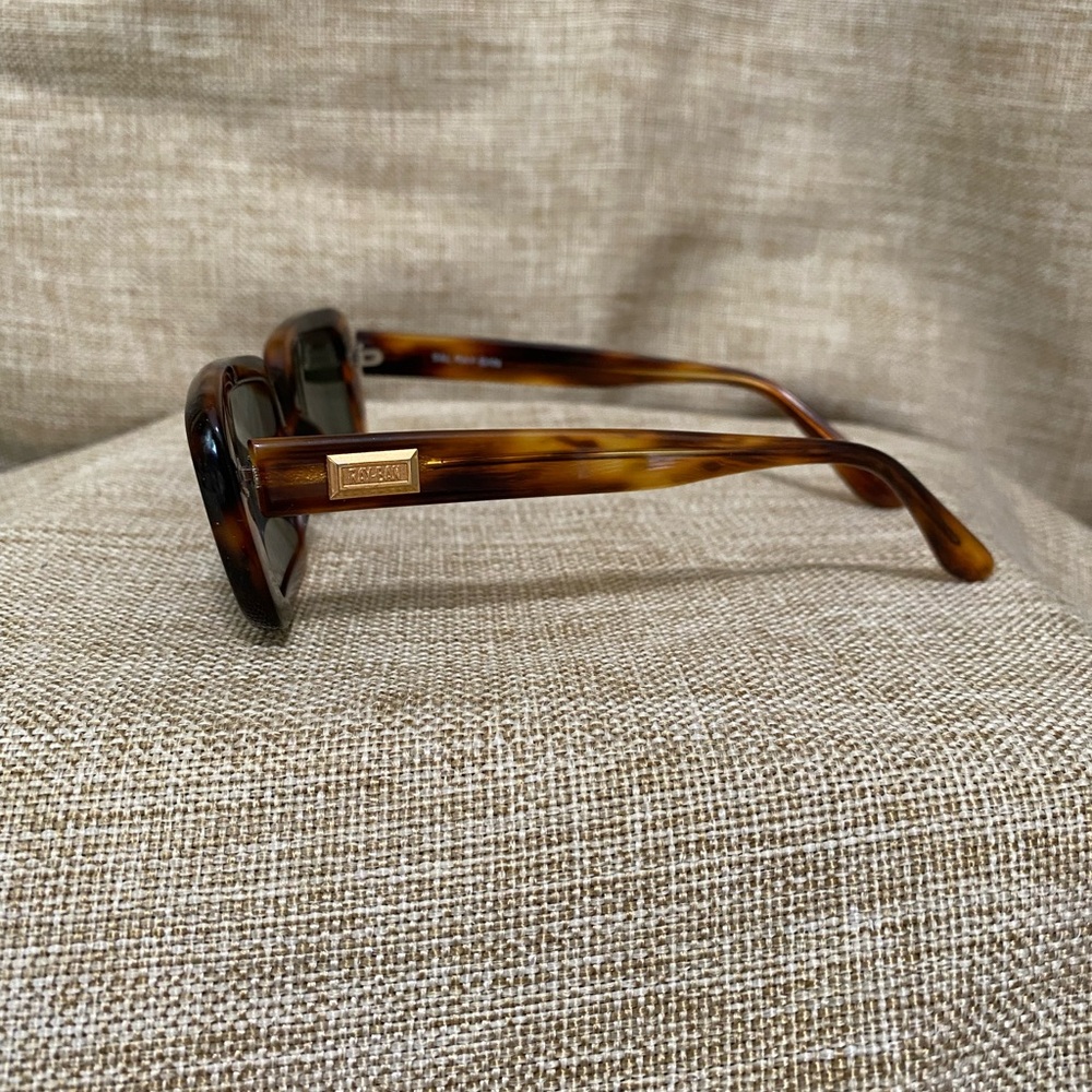 Ray-Ban vintage Tortoise Sunglasses - Picture 4 of 10